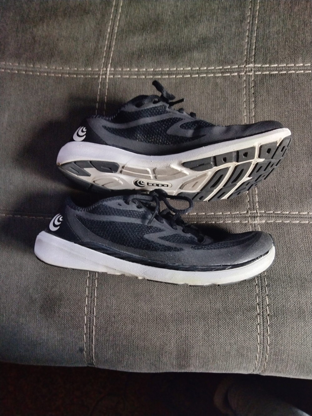 Topo Athletic ST-4 Shoes Womens Sz 7.5 Black White Zero Drop Running Sneakers - Picture 4 of 8